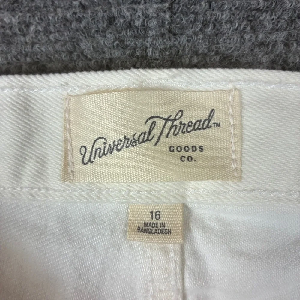 Universal Thread White 90s Baggy Denim Shorts High Rise Frayed Hem Womens 16 NWT